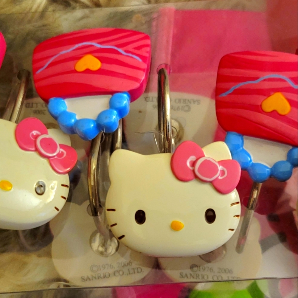 NIB Hello Kitty " Mod Shopper" Shower Curtain hooks and gift bags